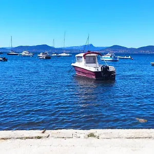 Hébergement de vacances Maison De Pêcheur Les Pieds Dans L'eau Giens, Hyères